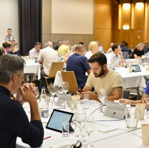 Degustatoren der Wine Trophy am Werk